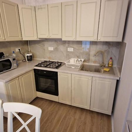 Uvs Central Luxury Apartment Орадя Екстер'єр фото