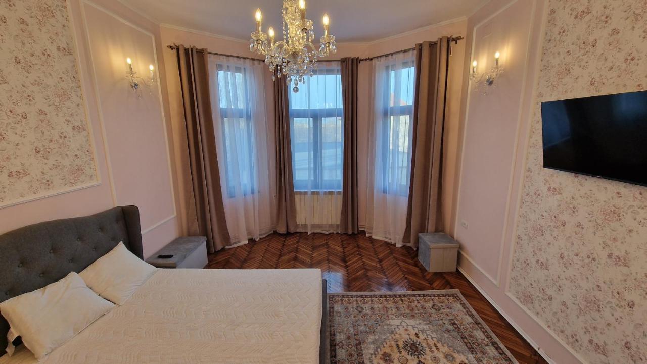Uvs Central Luxury Apartment Орадя Екстер'єр фото